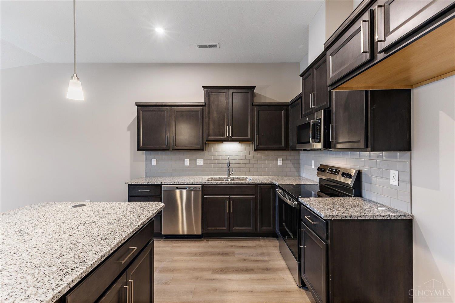 541 Tradition Ridge, Unit 81302 Cincinnati, OH 45245 - Photo 4 of 31