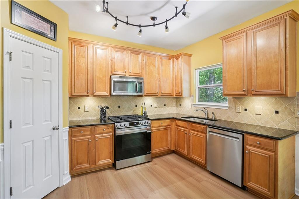 715 Moonlight Way Suwanee, GA 30024 - Photo 13 of 57