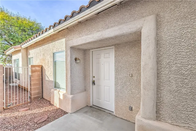 $1,950 | 5817 Golden Wing Street, Las Vegas, NV 89113