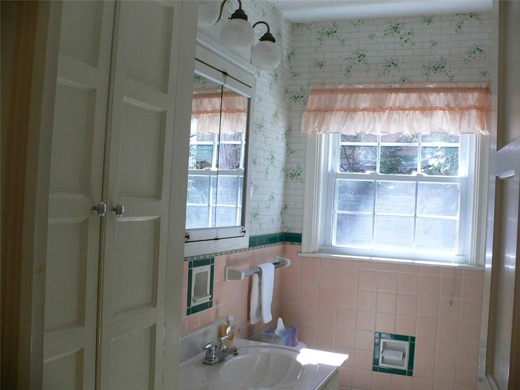 7012 Warwick Road Indianapolis, IN 46220 - Photo 16 of 38 Gallery Image 16