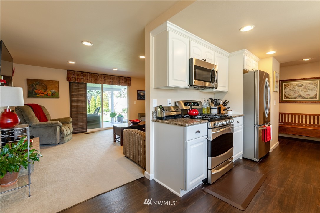 825 Dundee Road Northwest Olympia, WA 98502 - Photo 5 of 24 Gallery Image 5