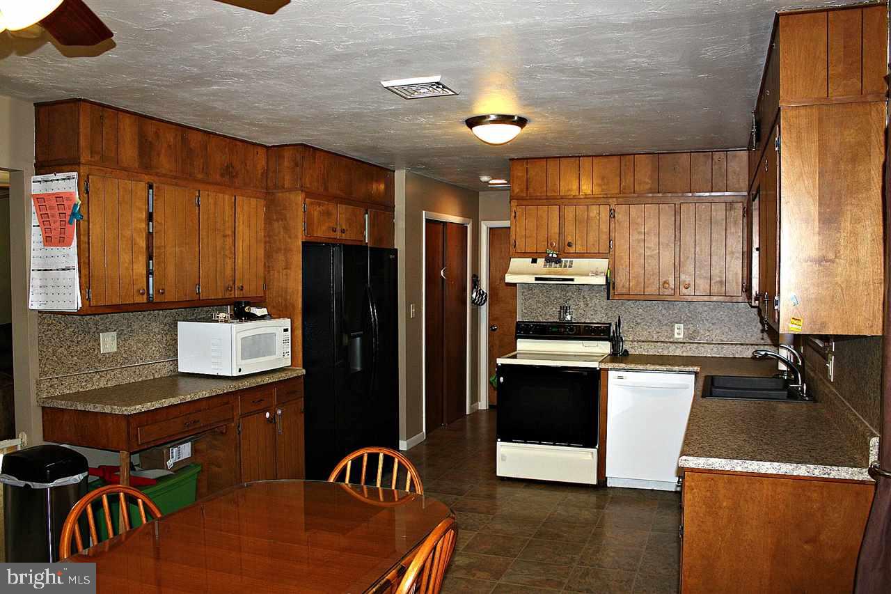 175 Maple Lane Lebanon, PA 17042 - Photo 5 of 25 Gallery Image 5
