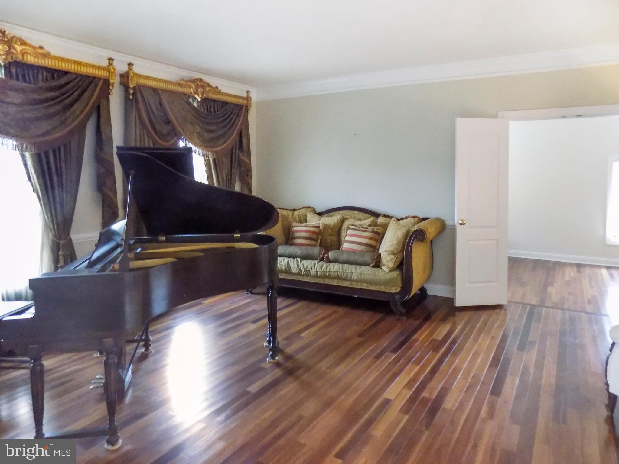 18032 Dry Mill Road Leesburg, VA 20175 - Photo 18 of 32 Gallery Image 18