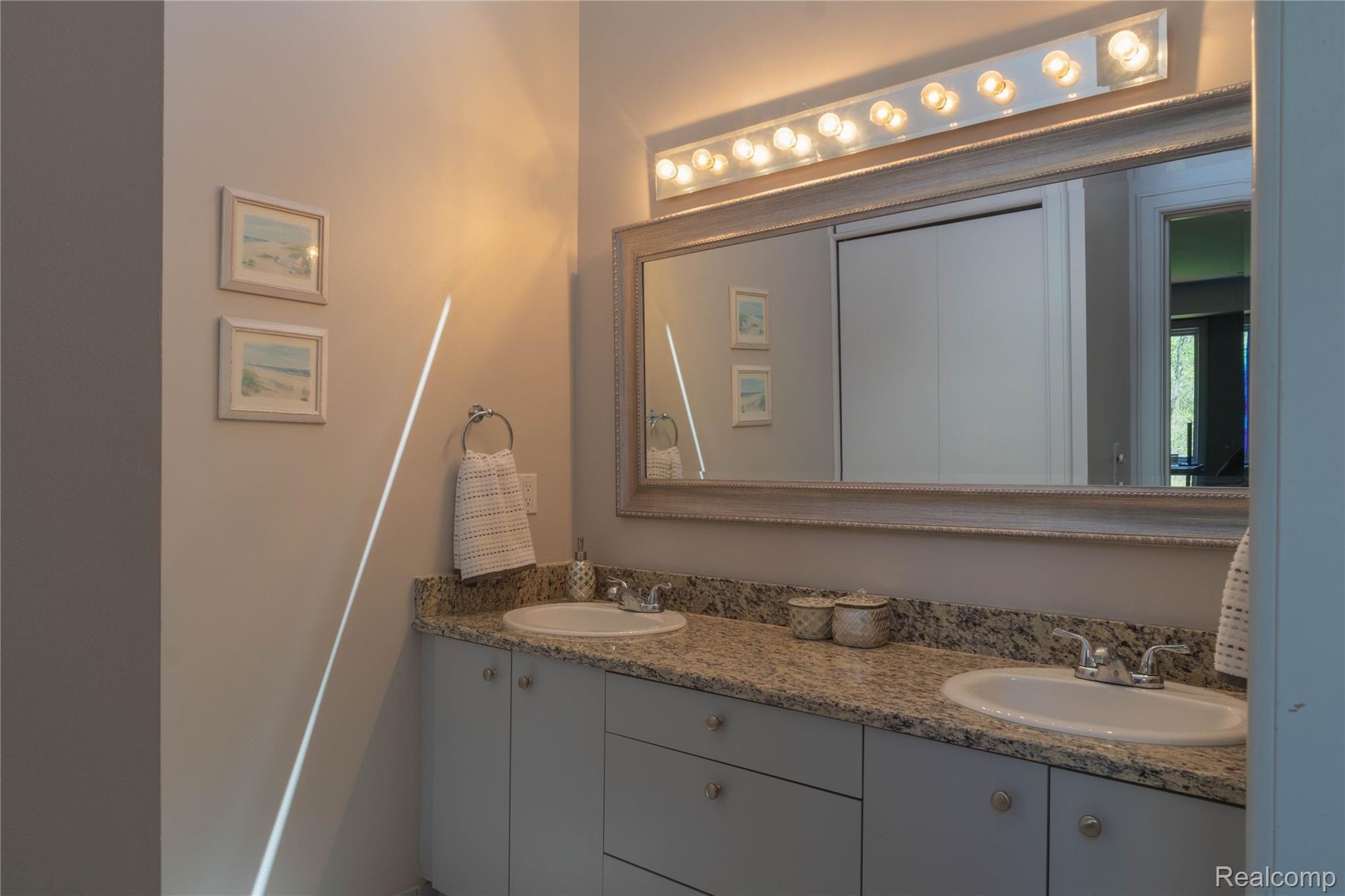 1651 Washington Road Rochester, MI 48306 - Photo 45 of 60 44.jpg