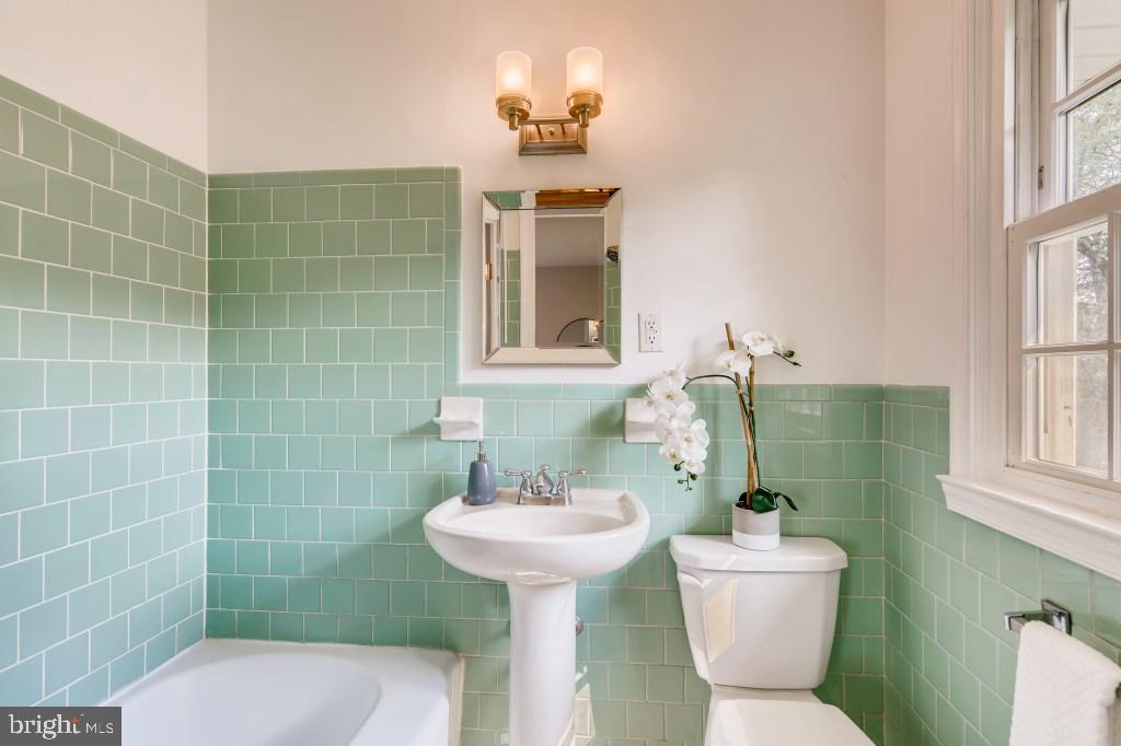 907 Sibley Road Baltimore, MD 21286 - Photo 14 of 36 Master Bathroom