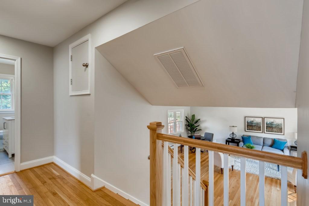 907 Sibley Road Baltimore, MD 21286 - Photo 20 of 36 Upper Level Hall