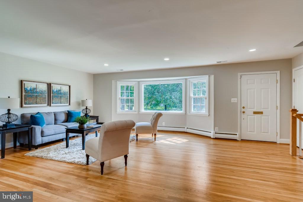 907 Sibley Road Baltimore, MD 21286 - Photo 3 of 36 Great Room
