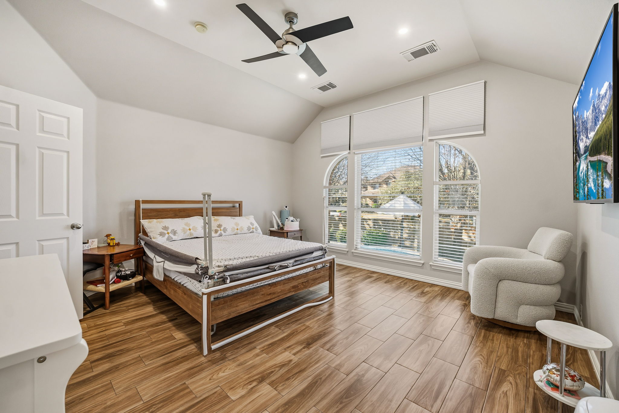 2112 Bandera Path Round Rock, TX 78665 - Photo 20 of 34 a bedroom with furniture and a large window