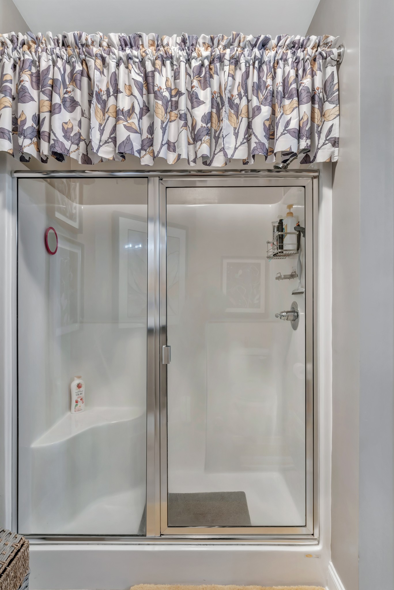 334 Buckner Cir Mount Mount Juliet, TN 37122 - Photo 26 of 44 a bathroom with a bathtub