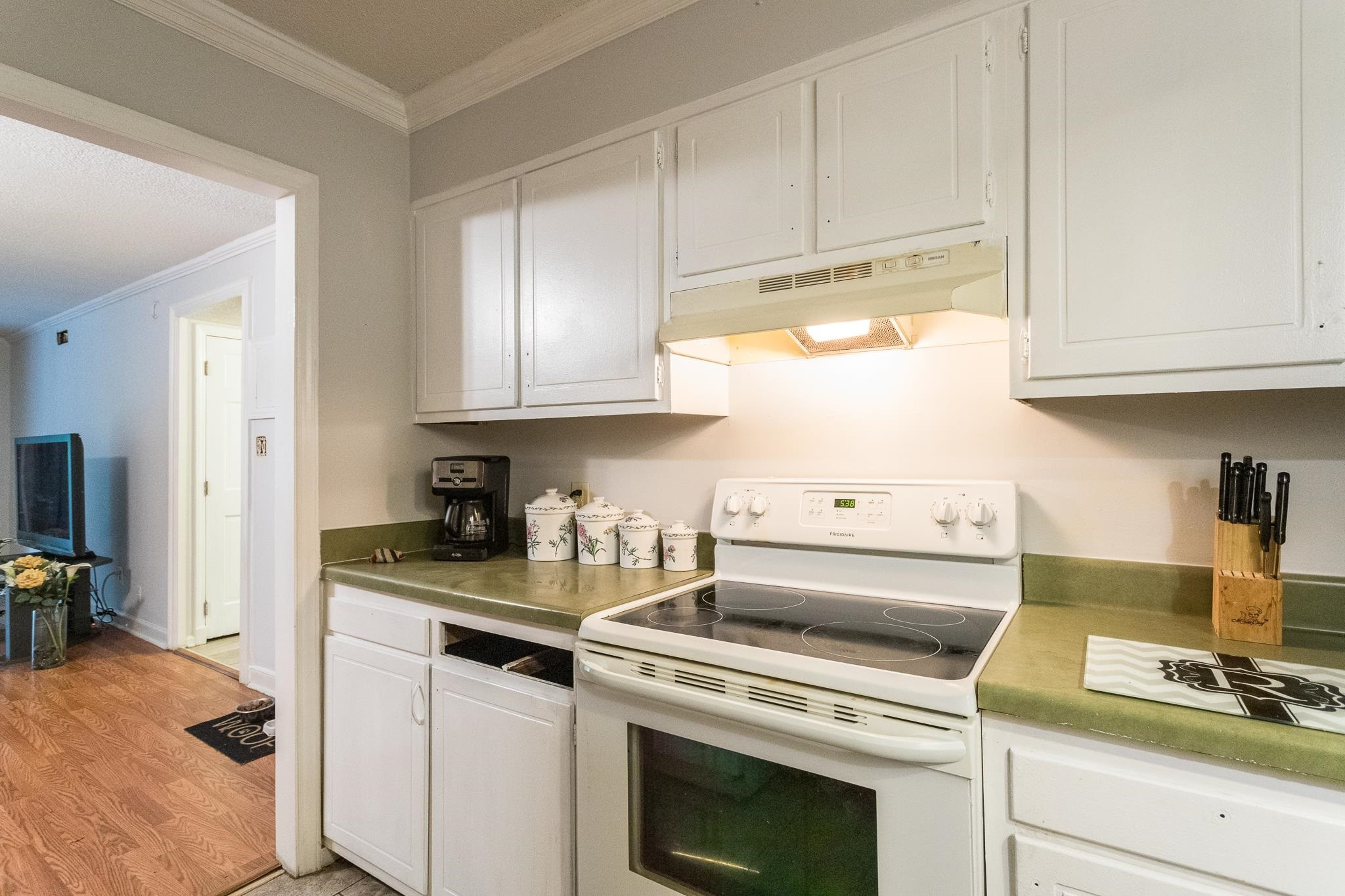 5068 Flint Ridge Place, Unit 5068 Raleigh, NC 27609 - Photo 3 of 12 Kitchen