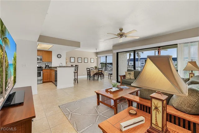 a view of a livingroom and dining room