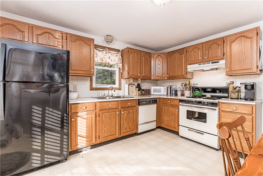 225 Hazard Road West Greenwich, RI 02817 - Photo 3 of 36