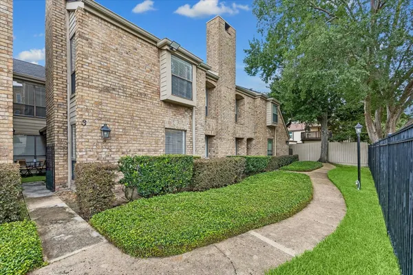 $2,300 | 1908 Augusta Drive, Unit 3, Houston, TX 77057