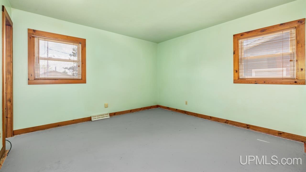 830 Mullen Street Quinnesec, MI 49876 - Photo 10 of 27