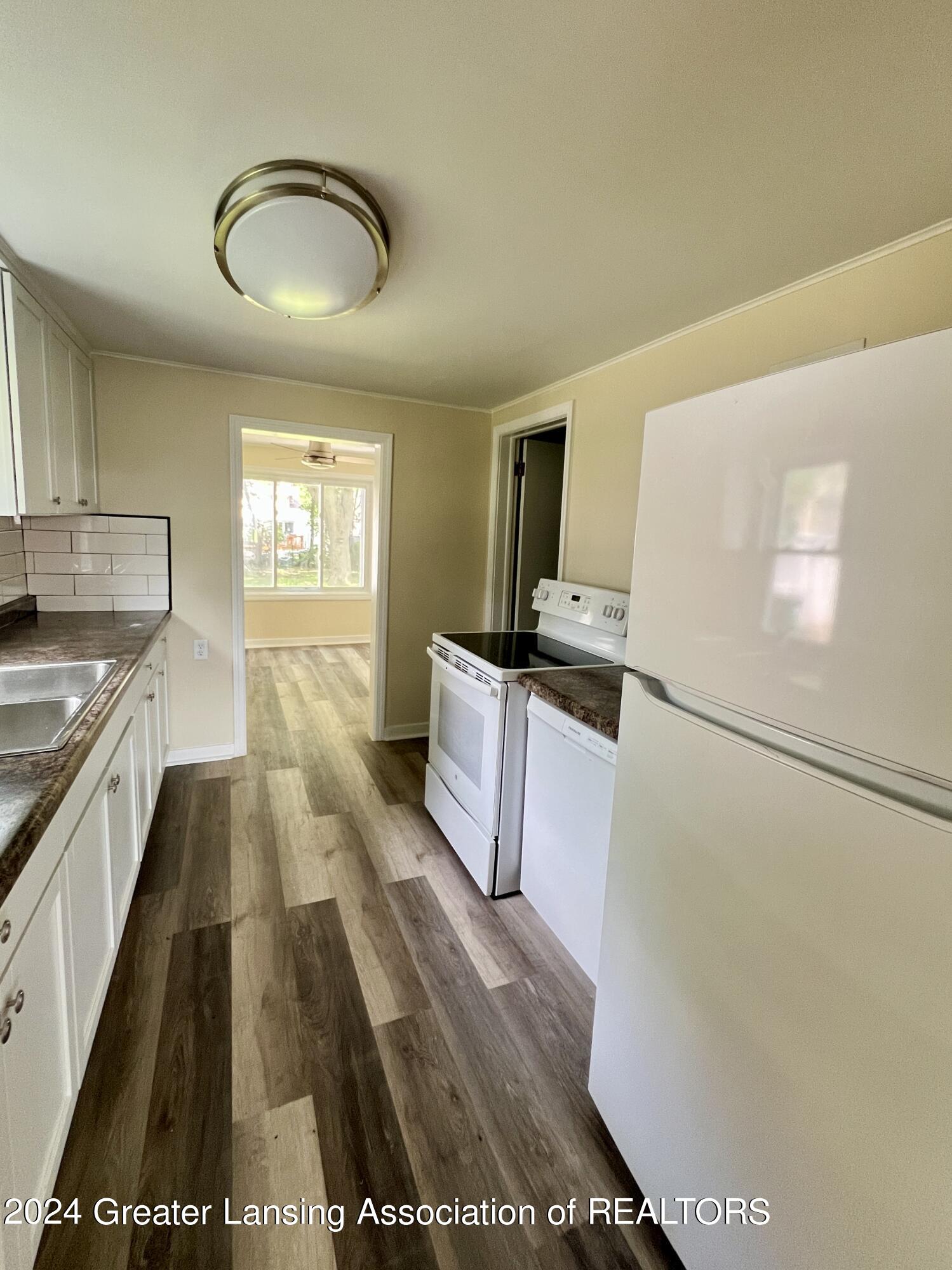 6029 Hilliard Road Lansing, MI 48911 - Photo 6 of 23 IMG_5778