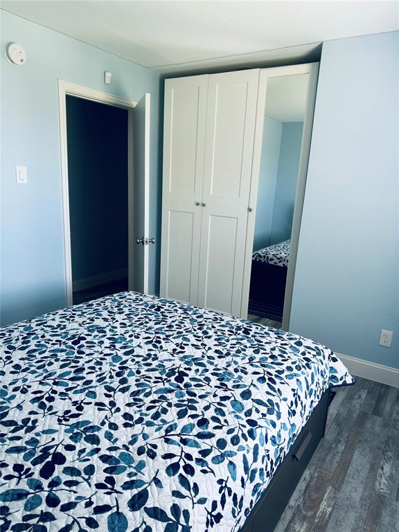 619 Rs County Road 3350 Emory, TX 75440 - Photo 24 of 40 a bedroom with a bed and a dresser