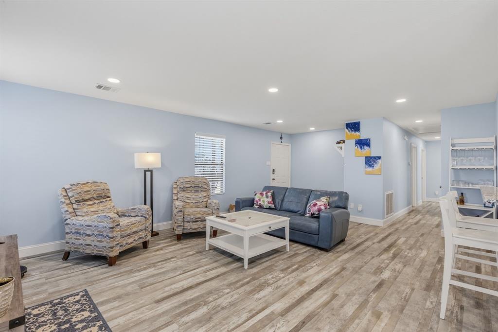 619 Rs County Road 3350 Emory, TX 75440 - Photo 5 of 40 a living room with furniture and a table
