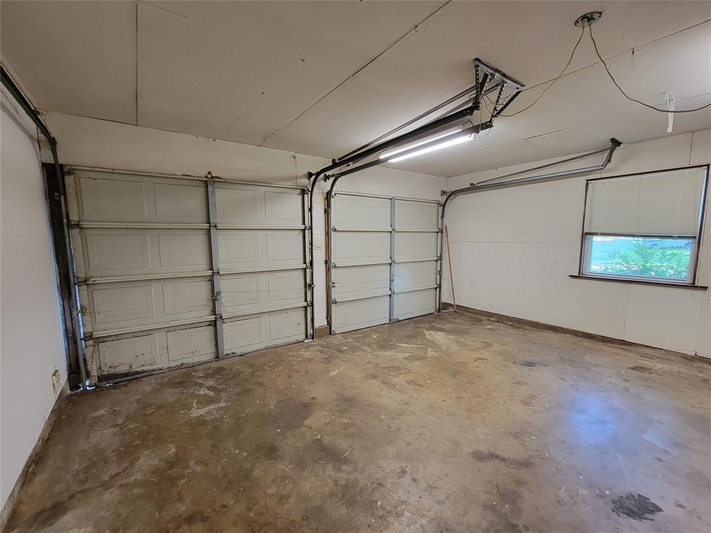 1000 Springdale Road Bedford, TX 76021 - Photo 35 of 36 Two-car garage with window and blind.
