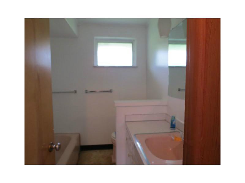36 Ridge Road Monongahela, PA 15063 - Photo 11 of 11 Full Bath.