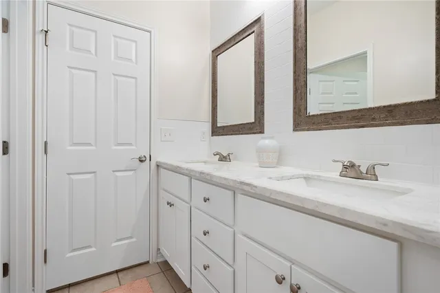 $2,800 | 122 Lavaca, Rockport, TX 78382