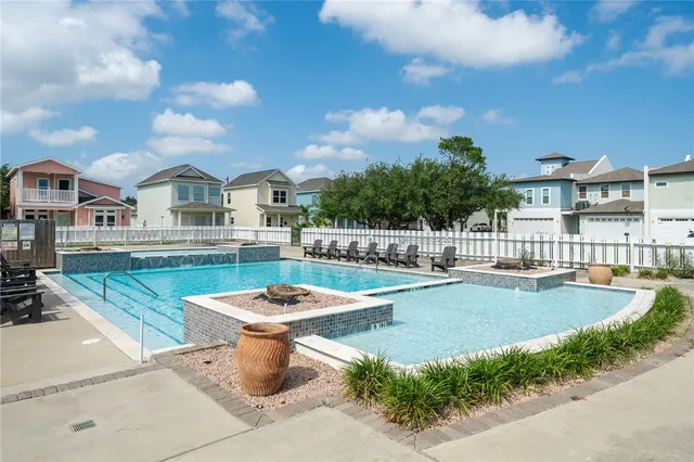 $2,800 | 122 Lavaca, Rockport, TX 78382