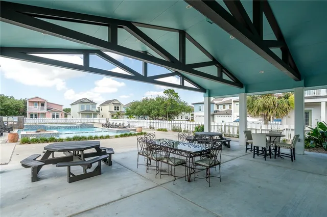 $2,800 | 122 Lavaca, Rockport, TX 78382