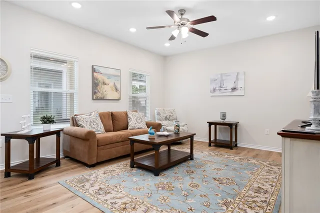 $2,800 | 122 Lavaca, Rockport, TX 78382