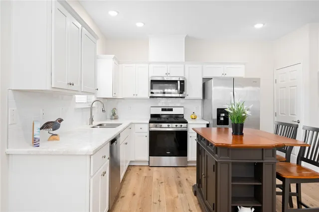 $2,800 | 122 Lavaca, Rockport, TX 78382