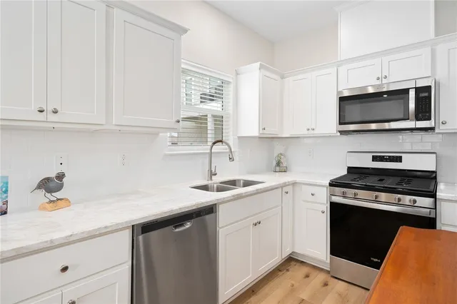 $2,800 | 122 Lavaca, Rockport, TX 78382