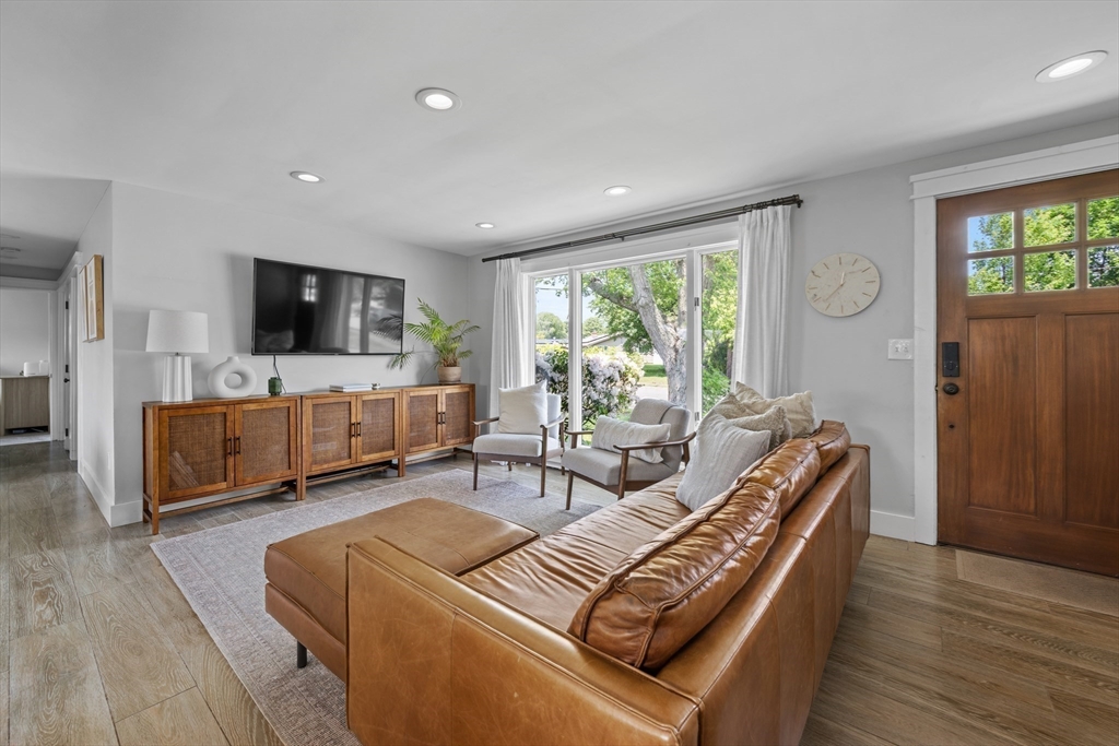6 Exeter Road Beverly, MA 01915 - Photo 4 of 33 Gallery Image 4