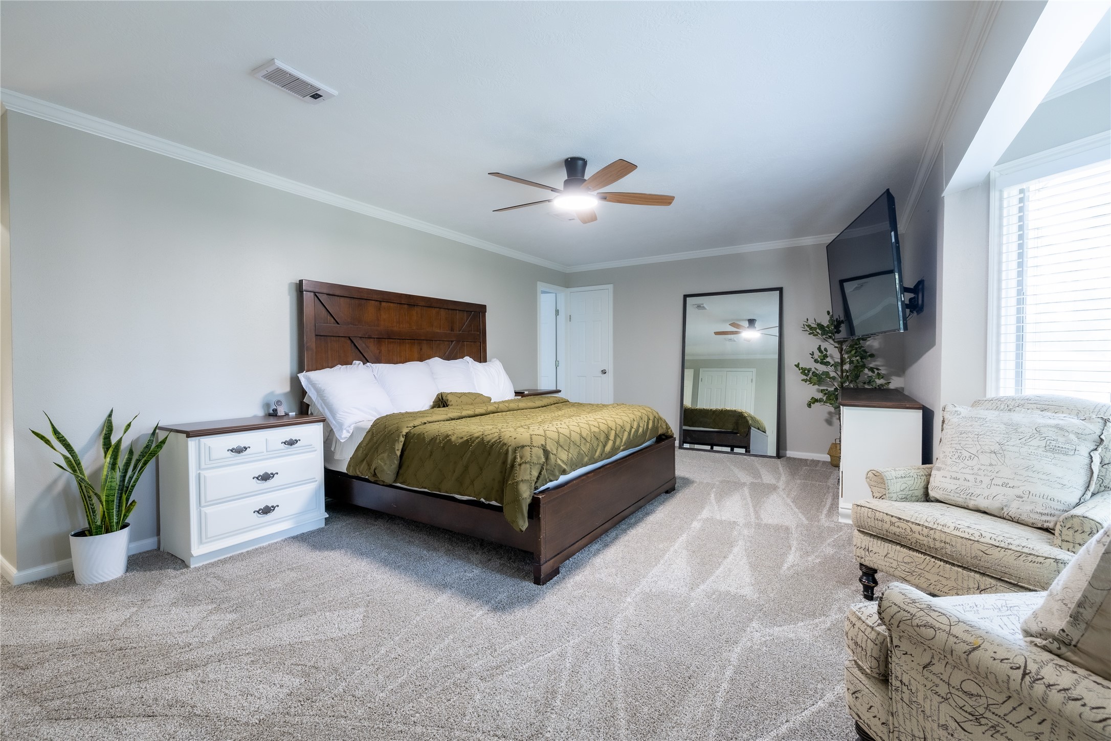 144 Lake View Circle Montgomery, TX 77356 - Photo 14 of 31 a bedroom with a large bed and a couch