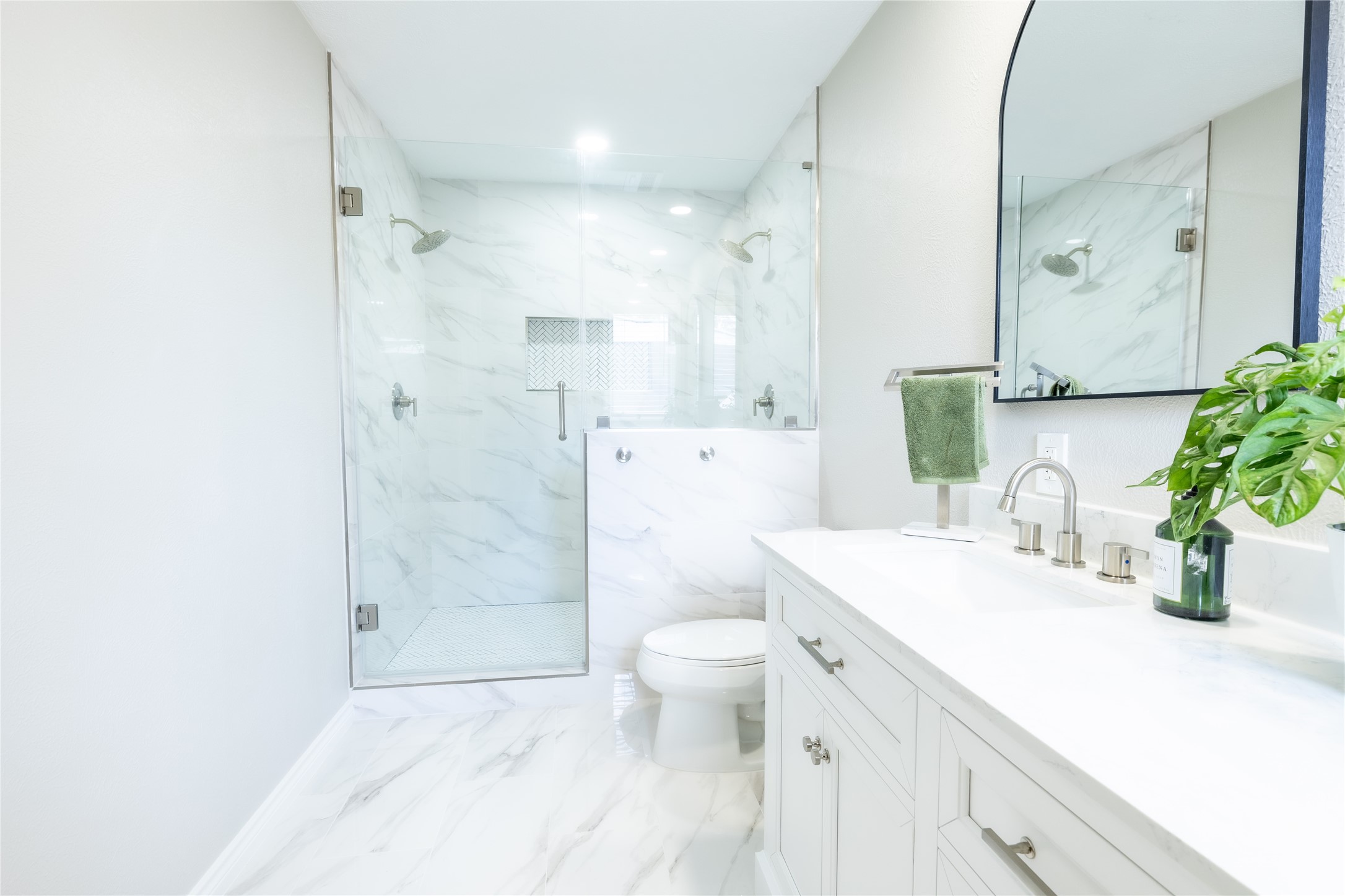 144 Lake View Circle Montgomery, TX 77356 - Photo 16 of 31 a bathroom with a sink a toilet and shower