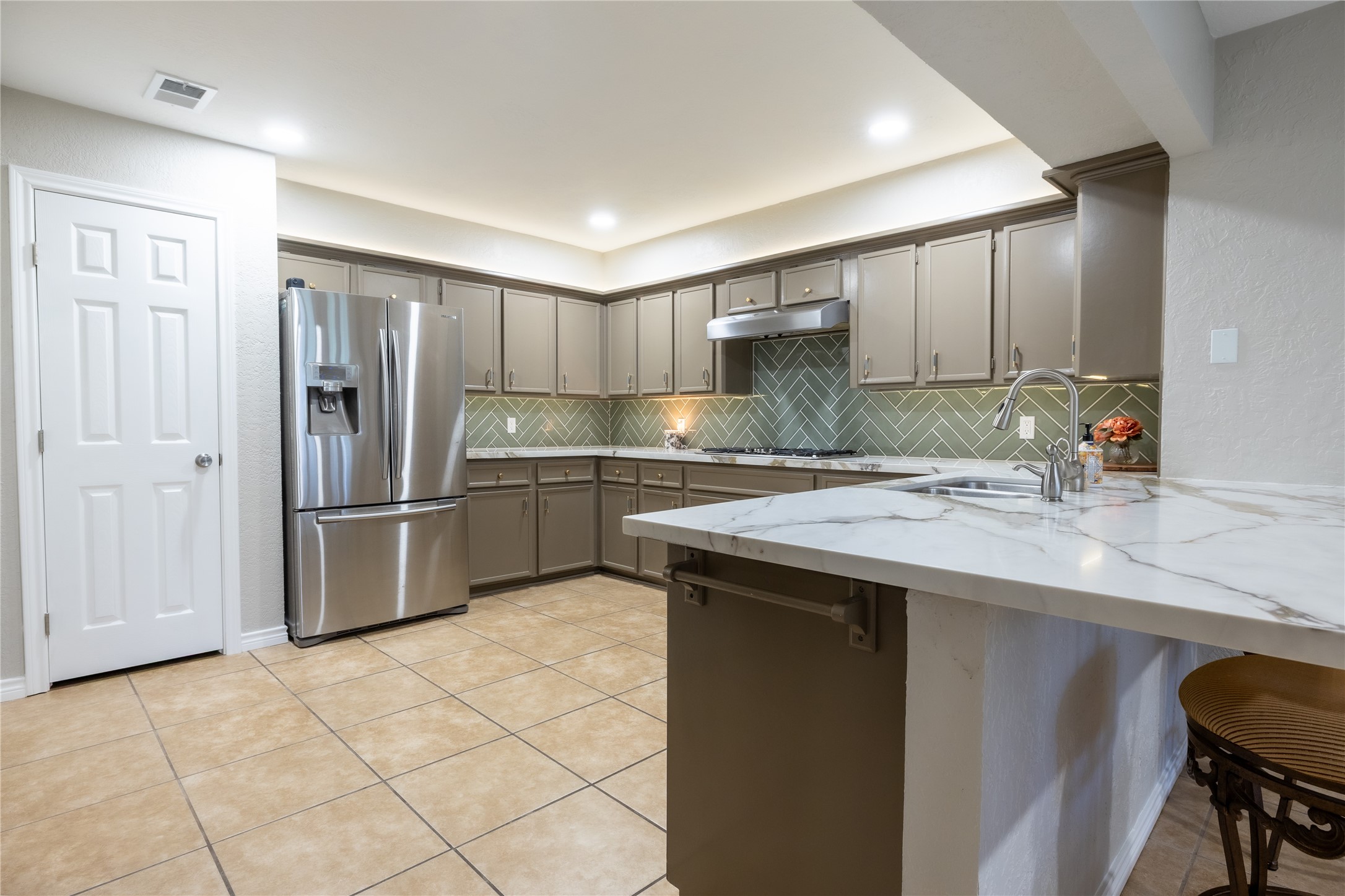 144 Lake View Circle Montgomery, TX 77356 - Photo 21 of 31 a kitchen with stainless steel appliances granite countertop a sink stove and refrigerator