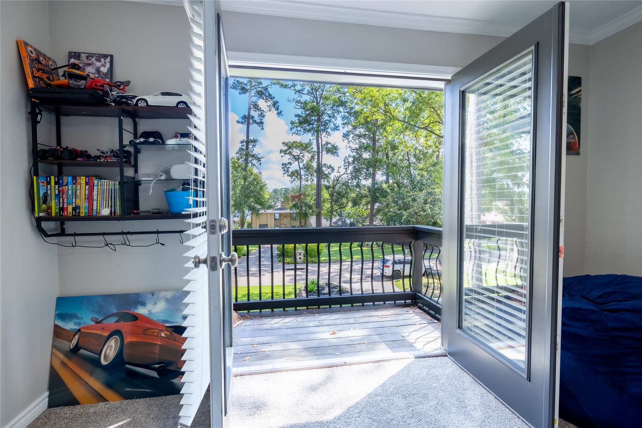144 Lake View Circle Montgomery, TX 77356 - Photo 9 of 31 a bedroom with furniture and a window