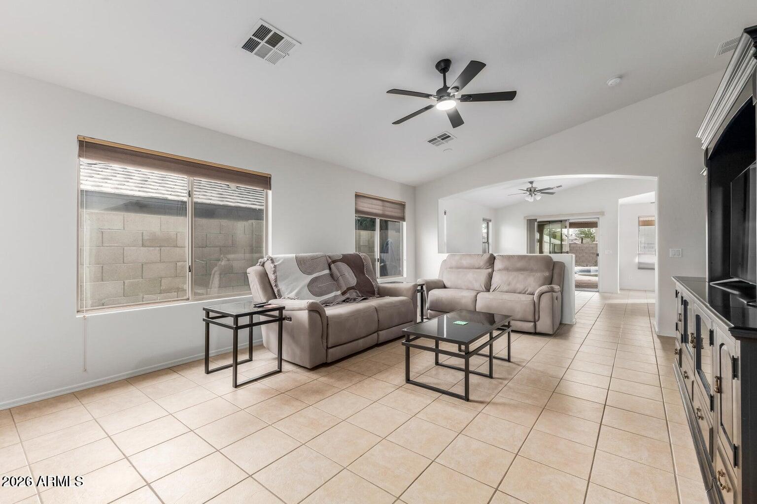 17231 West Durango Street Goodyear, AZ 85338 - Photo 8 of 31 20260122130142105700000000-o