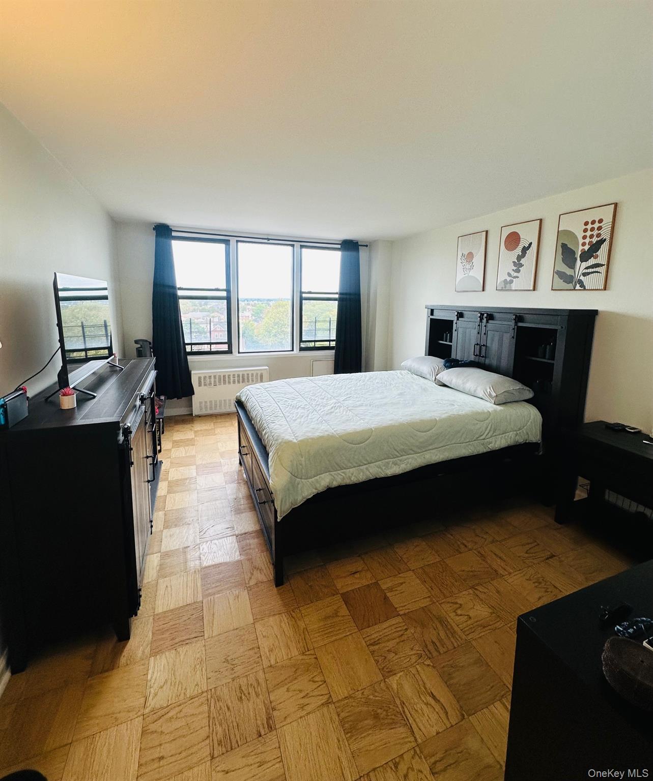 3121 Middletown Road, Unit 6H Bronx, NY 10461 - Photo 17 of 24 a bedroom with a bed and wooden floor