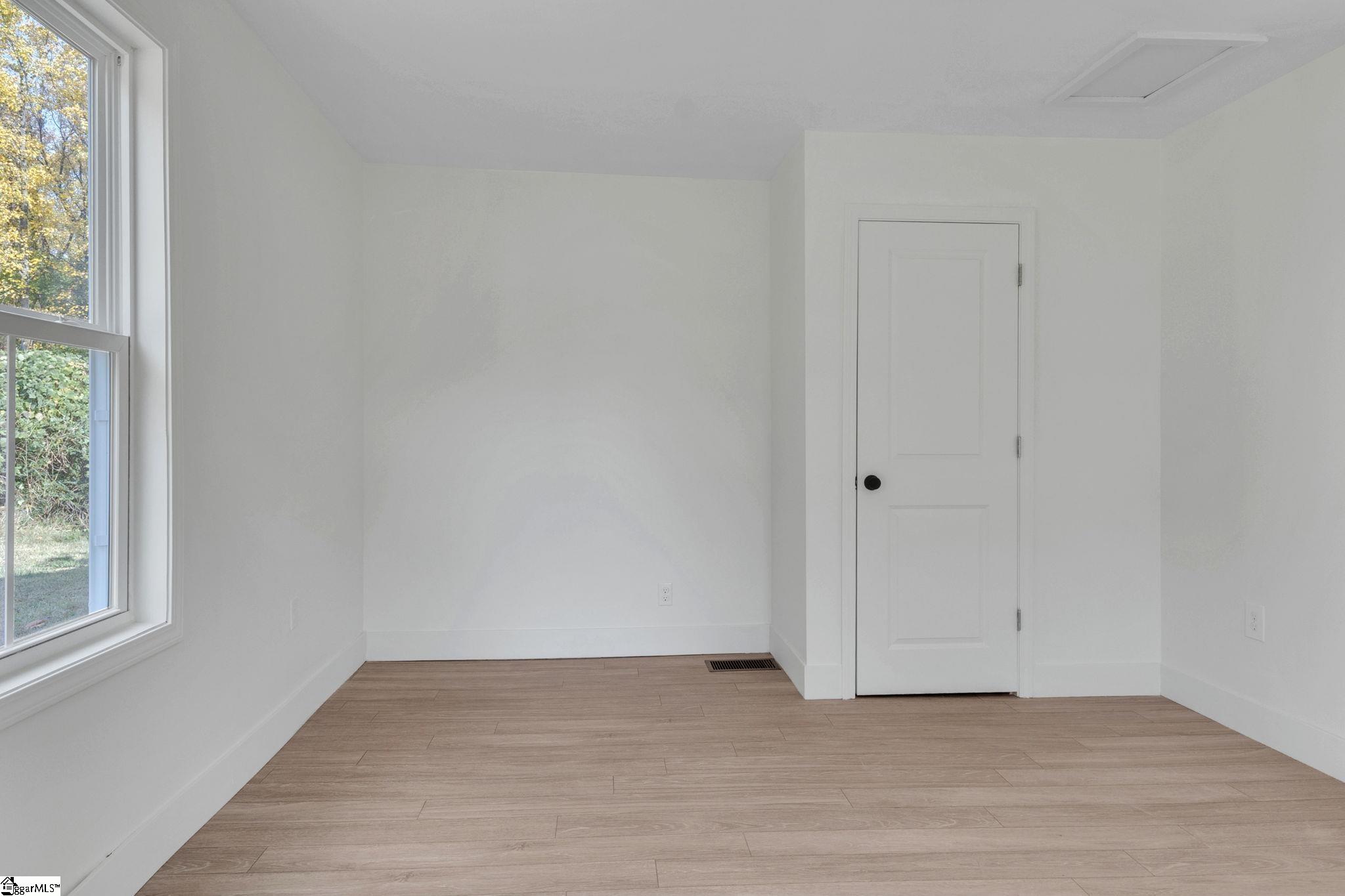 125 Circle Drive Greer, SC 29650 - Photo 11 of 19