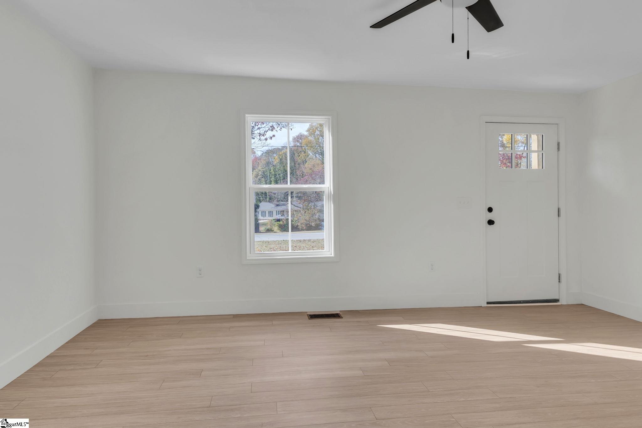 125 Circle Drive Greer, SC 29650 - Photo 3 of 19