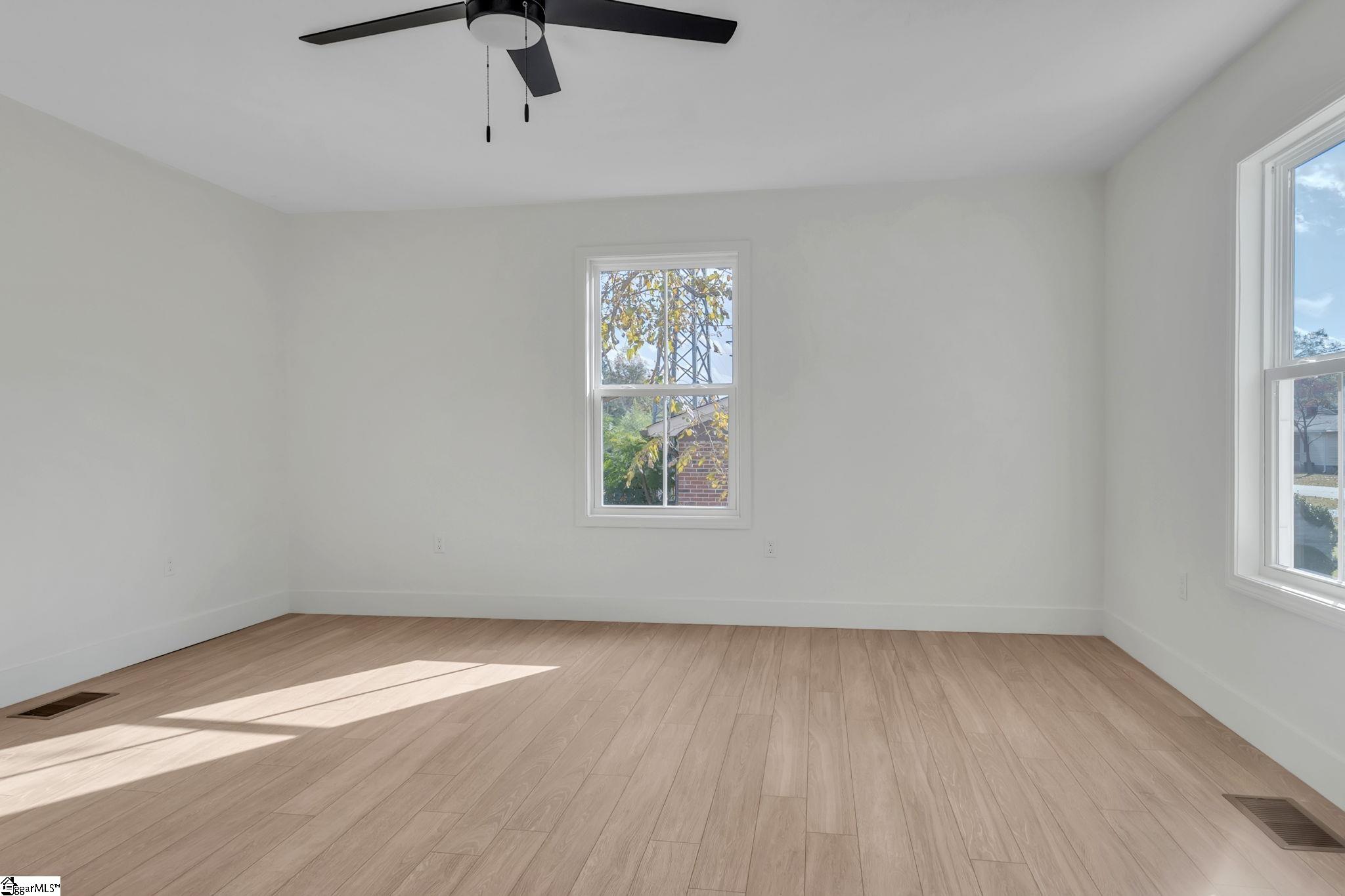 125 Circle Drive Greer, SC 29650 - Photo 7 of 19