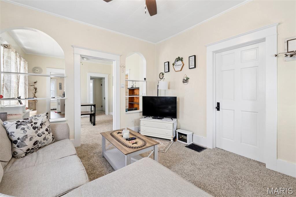 136 North Hamilton Street Hillsboro, IL 62049 - Photo 12 of 29