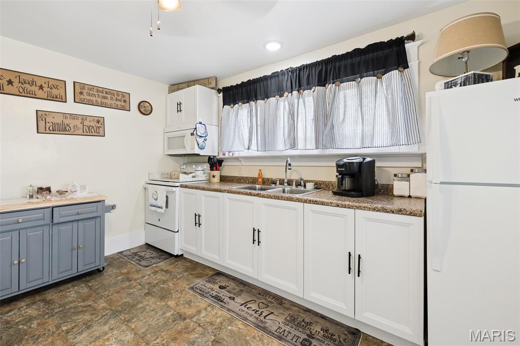 136 North Hamilton Street Hillsboro, IL 62049 - Photo 18 of 29