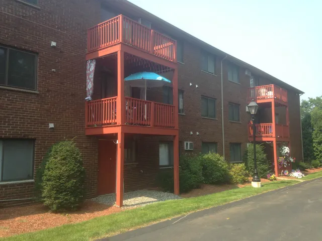 $1,902 | 29 Capron Road, Unit 90, Milford, NH 03055