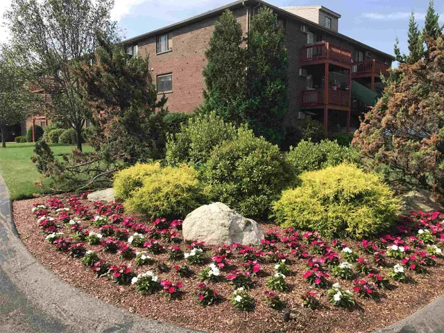 $1,902 | 29 Capron Road, Unit 90, Milford, NH 03055