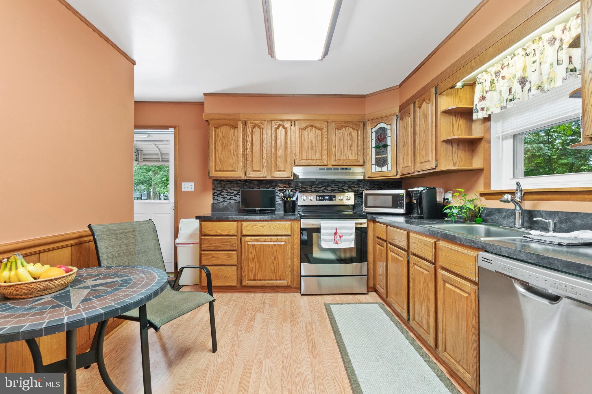 815 Lucky Road Severn, MD 21144 - Photo 12 of 40 Inviting kitchen with S/S appliances 2014-2016