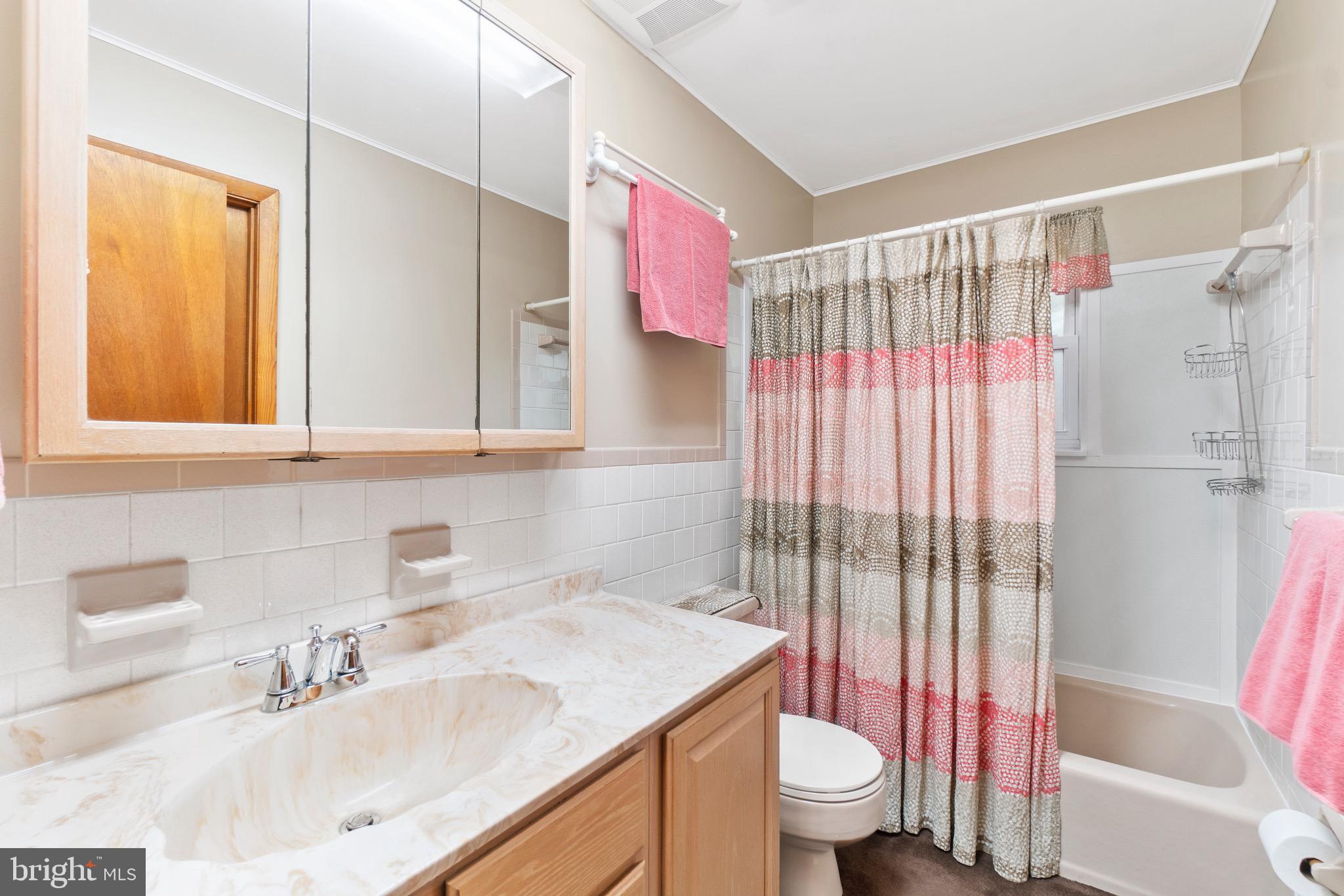 815 Lucky Road Severn, MD 21144 - Photo 17 of 40 Full bath ( newer tub surround w/access to MBR