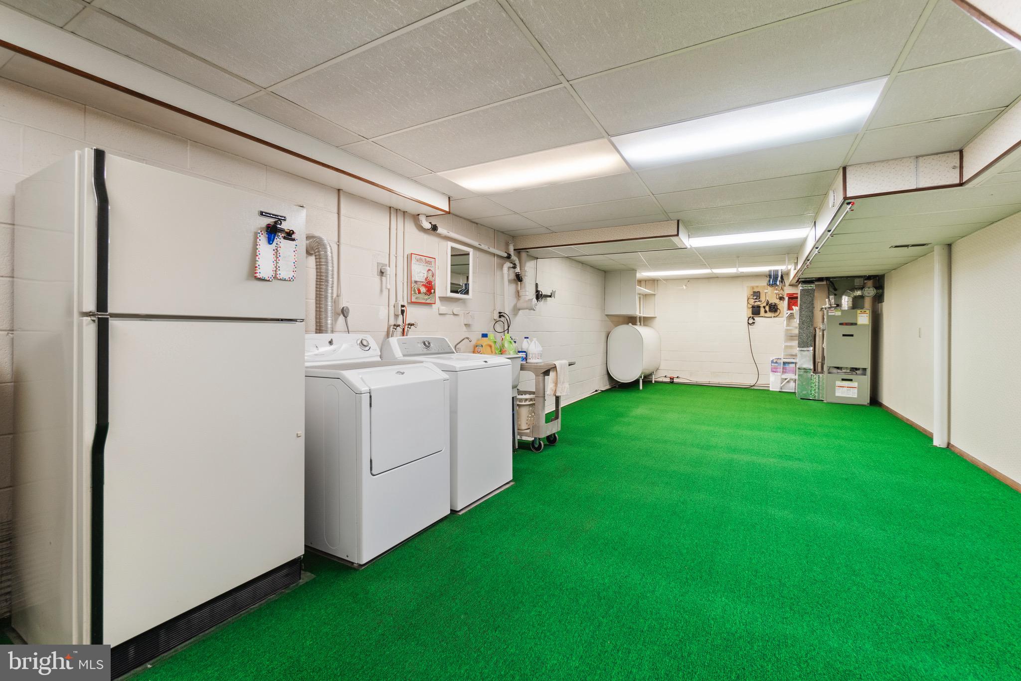 815 Lucky Road Severn, MD 21144 - Photo 23 of 40 Massive size utility room -could eat off floors