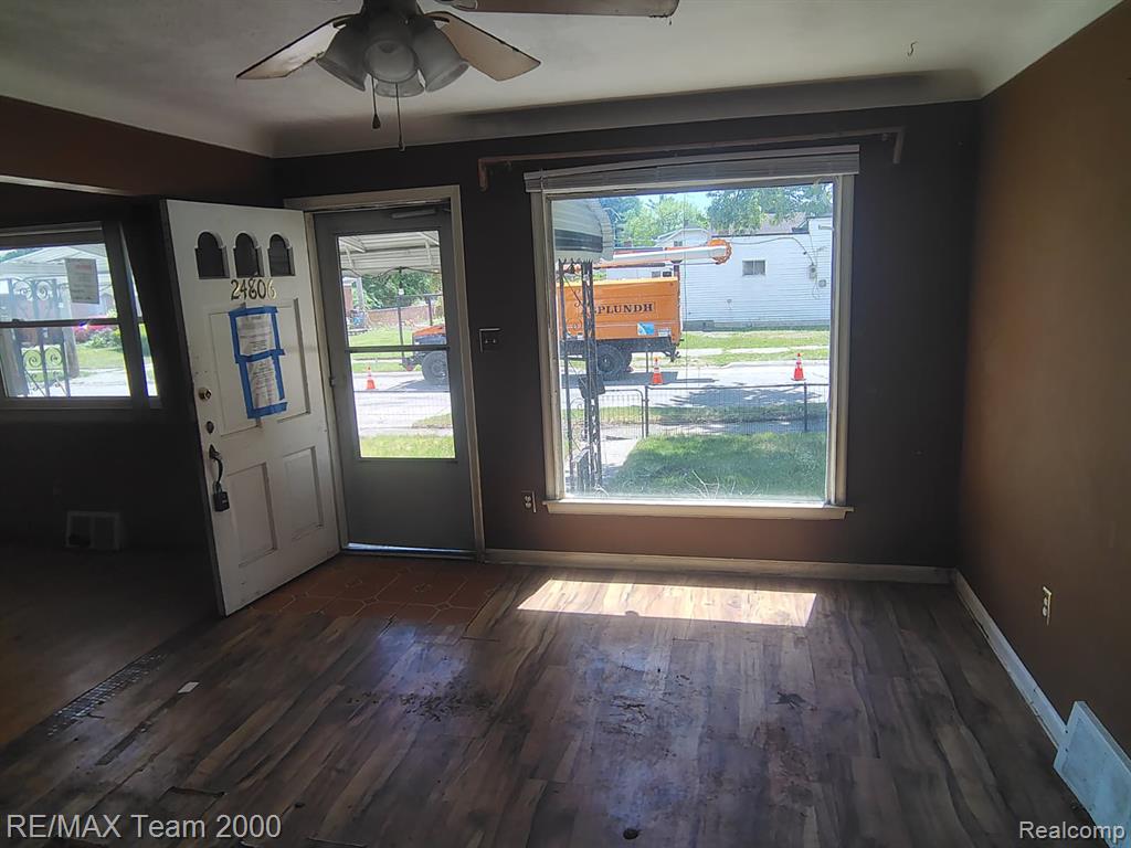 24806 Frisbee Street Detroit, MI 48219 - Photo 8 of 34