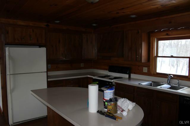 709 Almond Road Walnutport, PA 18088 - Photo 3 of 24 Gallery Image 3
