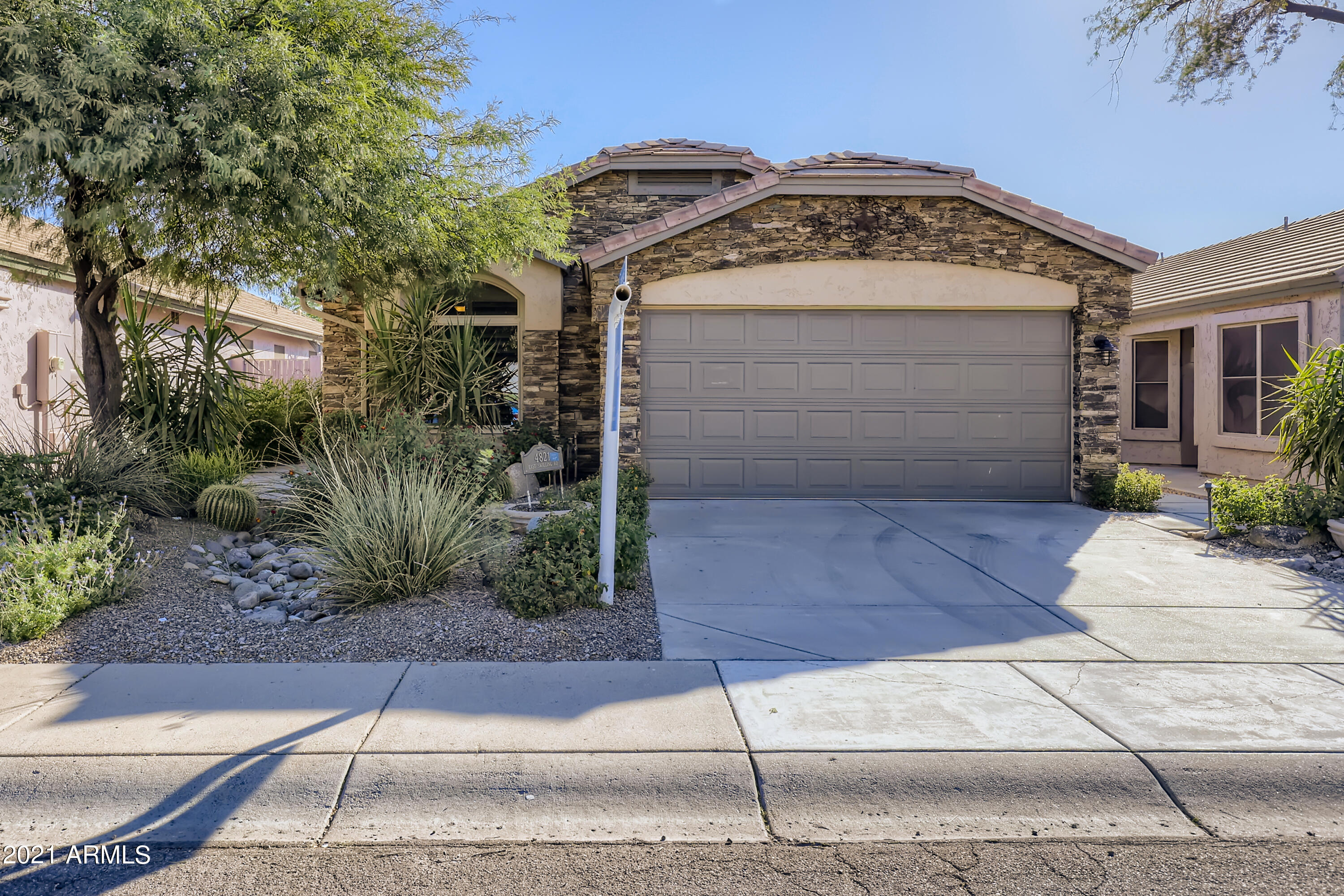 4821 East Swilling Road Phoenix, AZ 85054 - Photo 2 of 33 2-447244624-02 Exterior Front