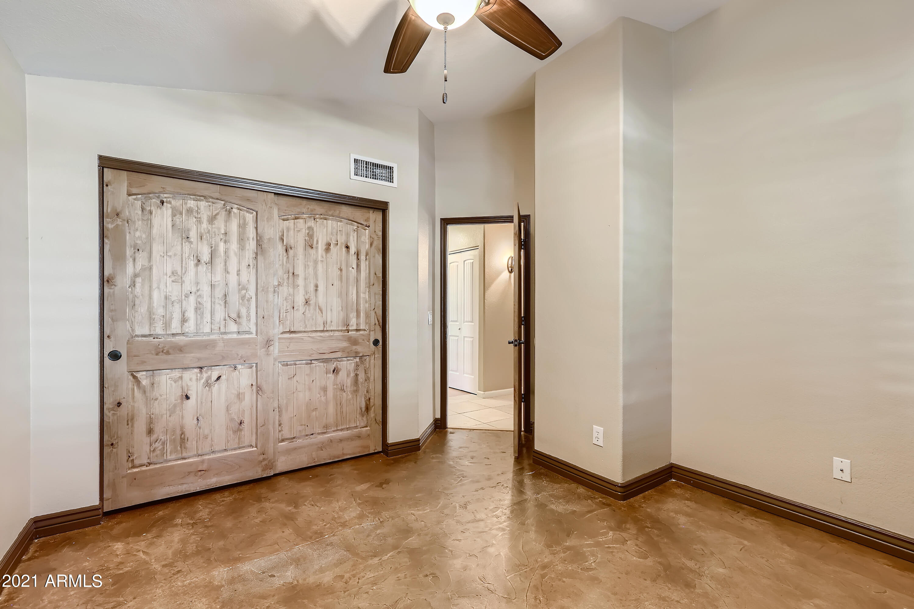 4821 East Swilling Road Phoenix, AZ 85054 - Photo 23 of 33 23-903837427-36 Bedroom